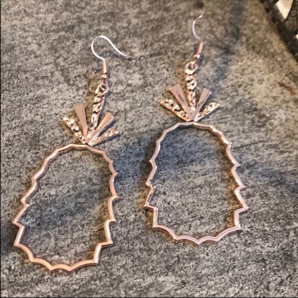 NWOT! Gorgeous Pineapple Earrings!